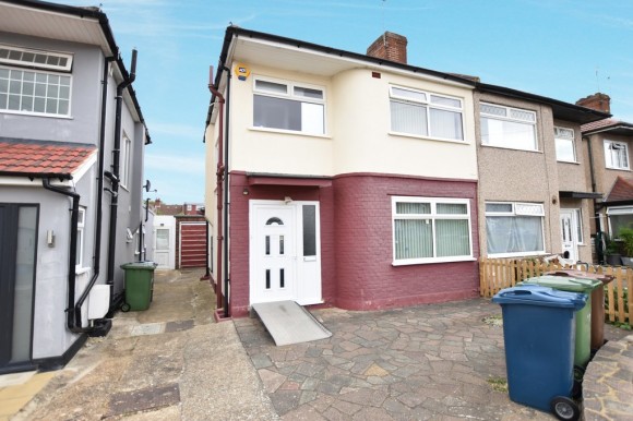 View Full Details for Warwick Avenue, Harrow, HA2 8RE