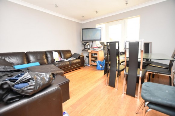 View Full Details for Halsbury Road East, Northolt, UB5 4PY