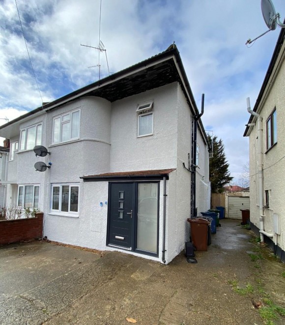 View Full Details for Carlyon Avenue, Harrow, HA2 8SN