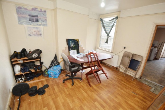 View Full Details for Queens Road, Southall, UB2 5AY