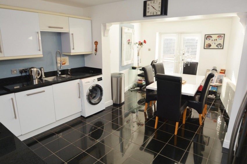 Images for Halsbury Road East, Northolt, UB5 4PY