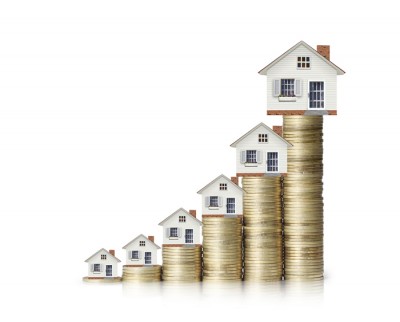 House price gap between north and south widens in UK